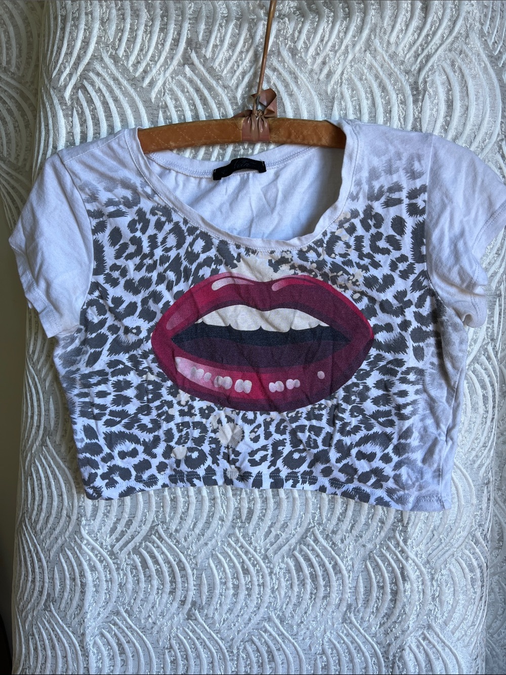 Girls White Leopard Crop Tee with Pink Lip Graphic
